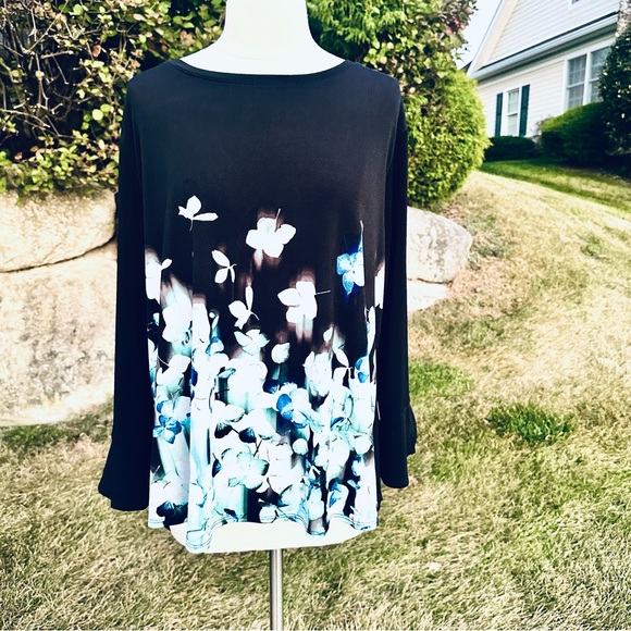 Elle Crepe Tee Top - Picture 5 of 13